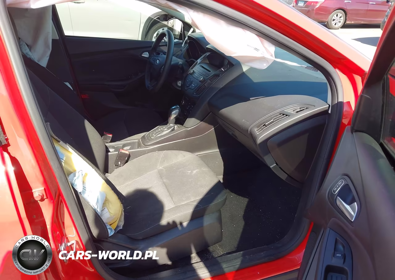 2016 Ford Focus Se VIN:1FADP3F21GL216963 - 5