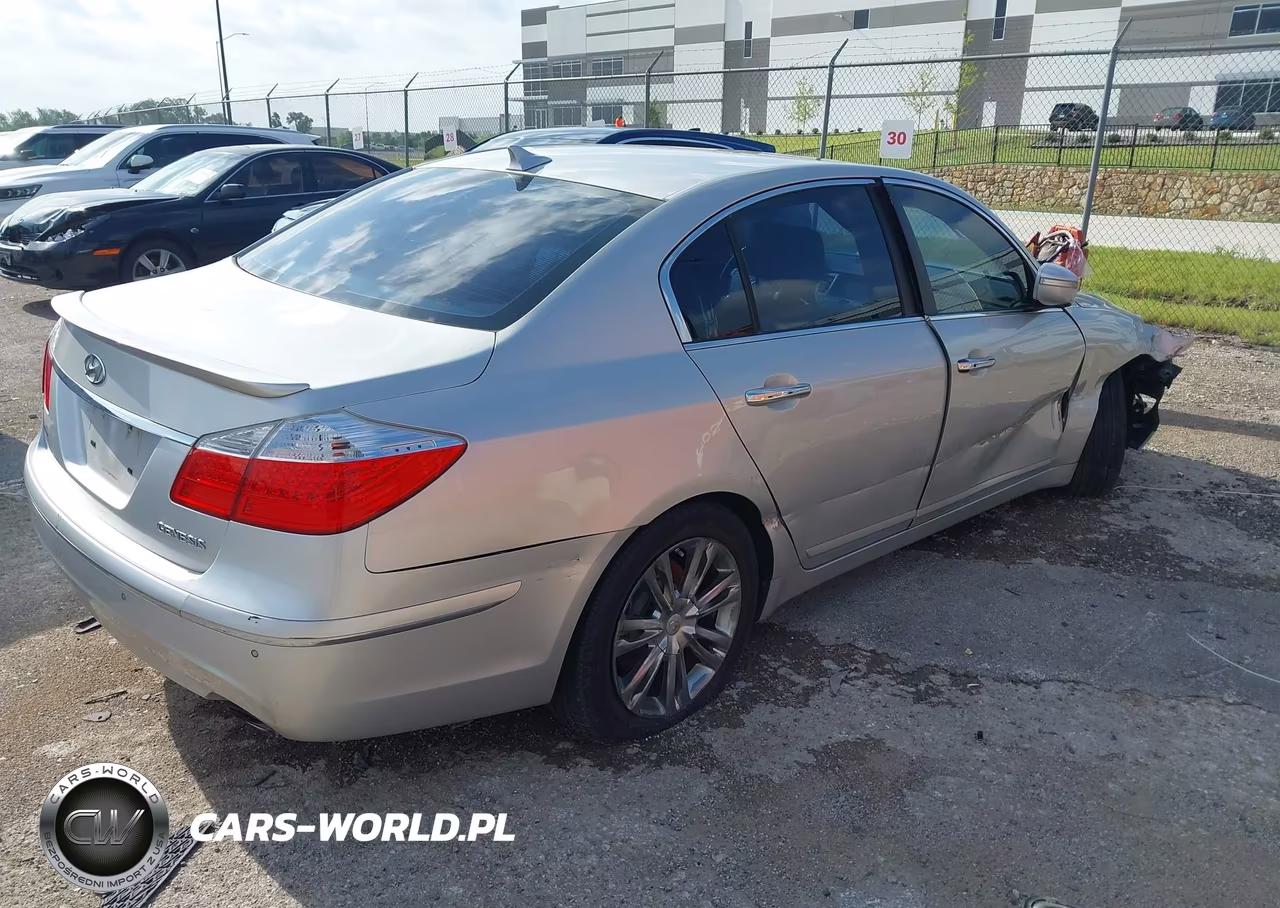 2011 Hyundai Genesis 3.8 VIN:KMHGC4DE0BU122495 - 4