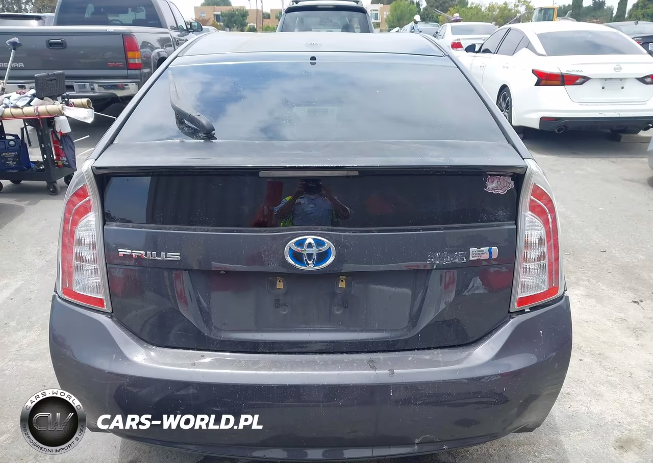 2015 Toyota Prius Three VIN:JTDKN3DU2F0403415 - 17