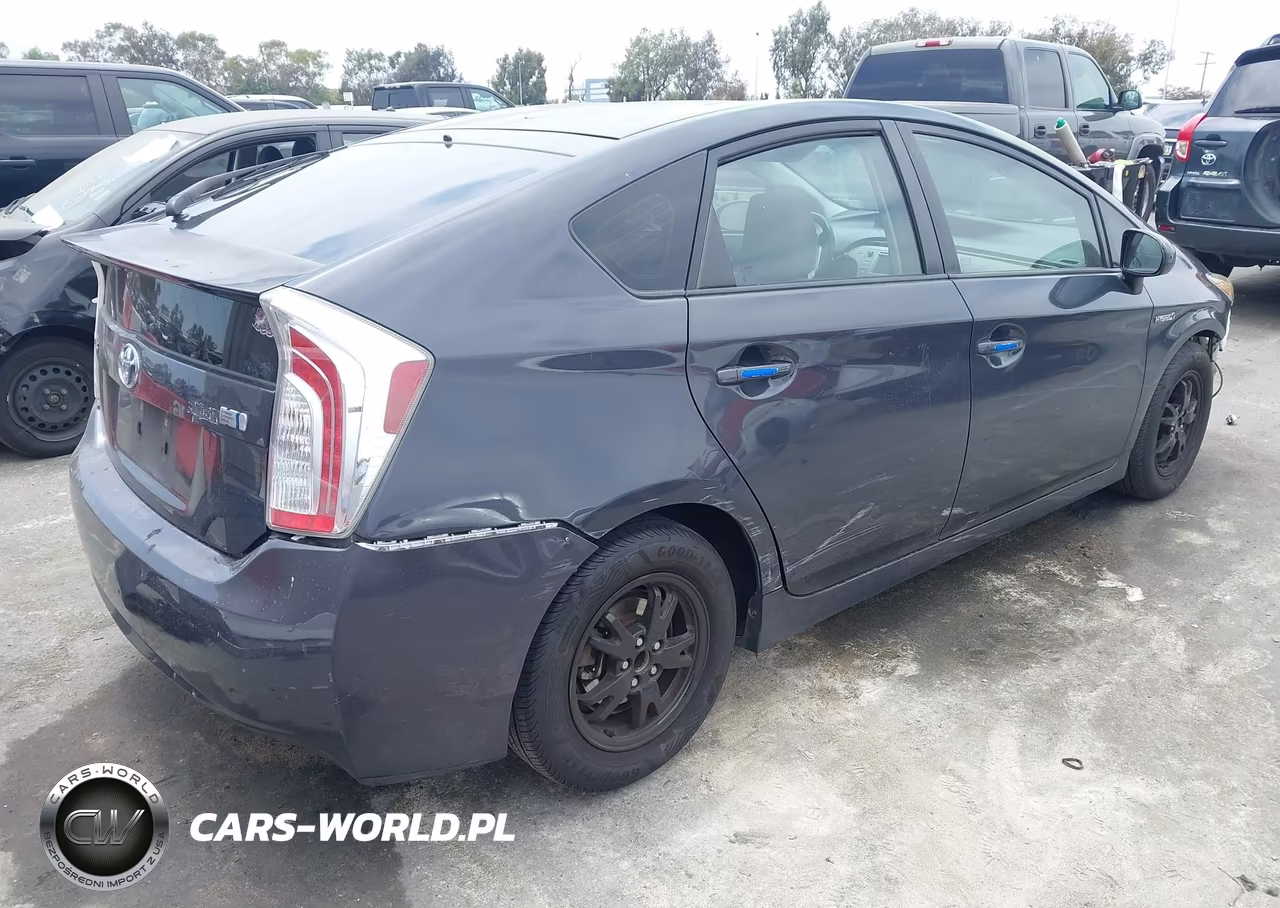 2015 Toyota Prius Three VIN:JTDKN3DU2F0403415 - 4