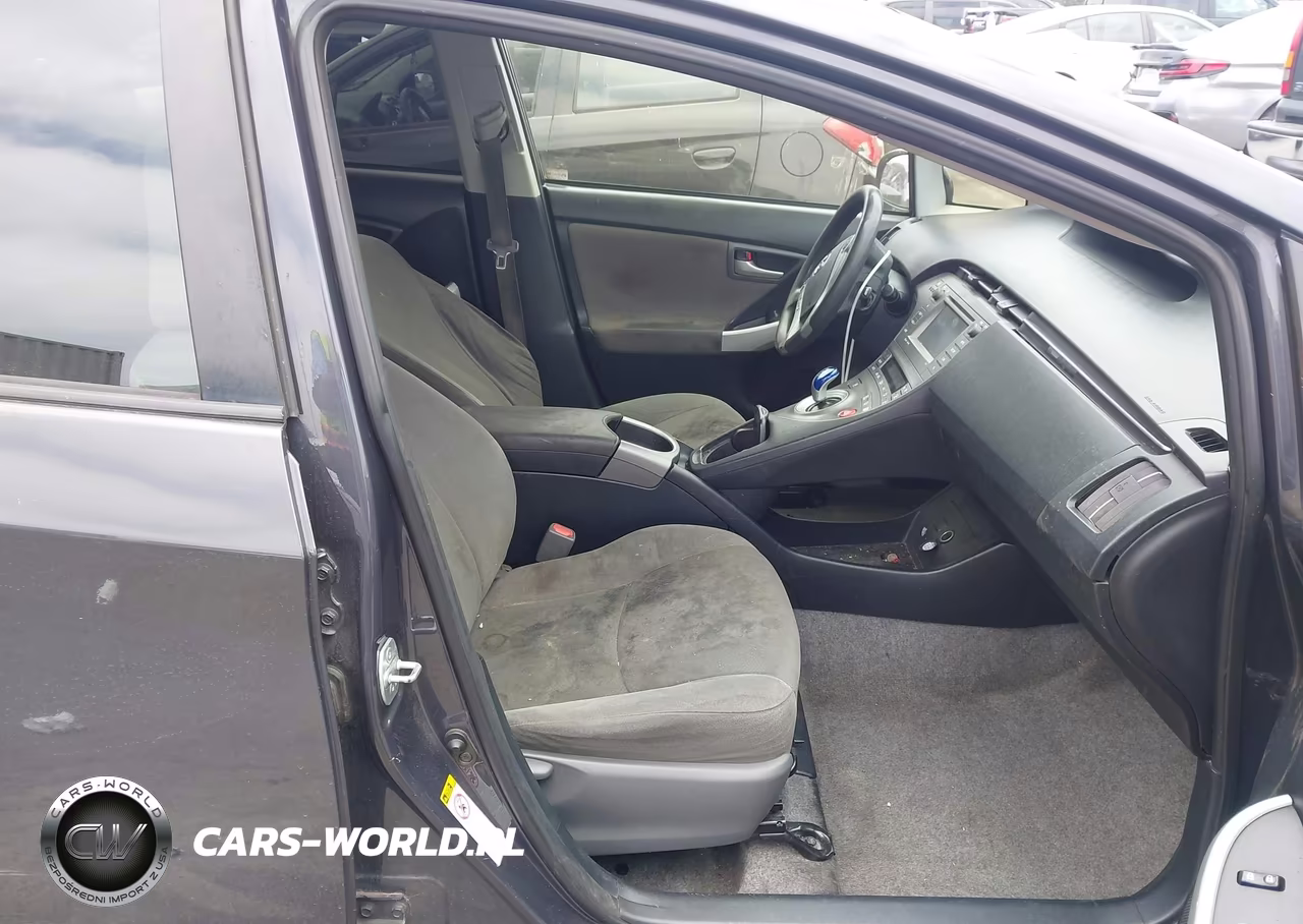 2015 Toyota Prius Three VIN:JTDKN3DU2F0403415 - 5