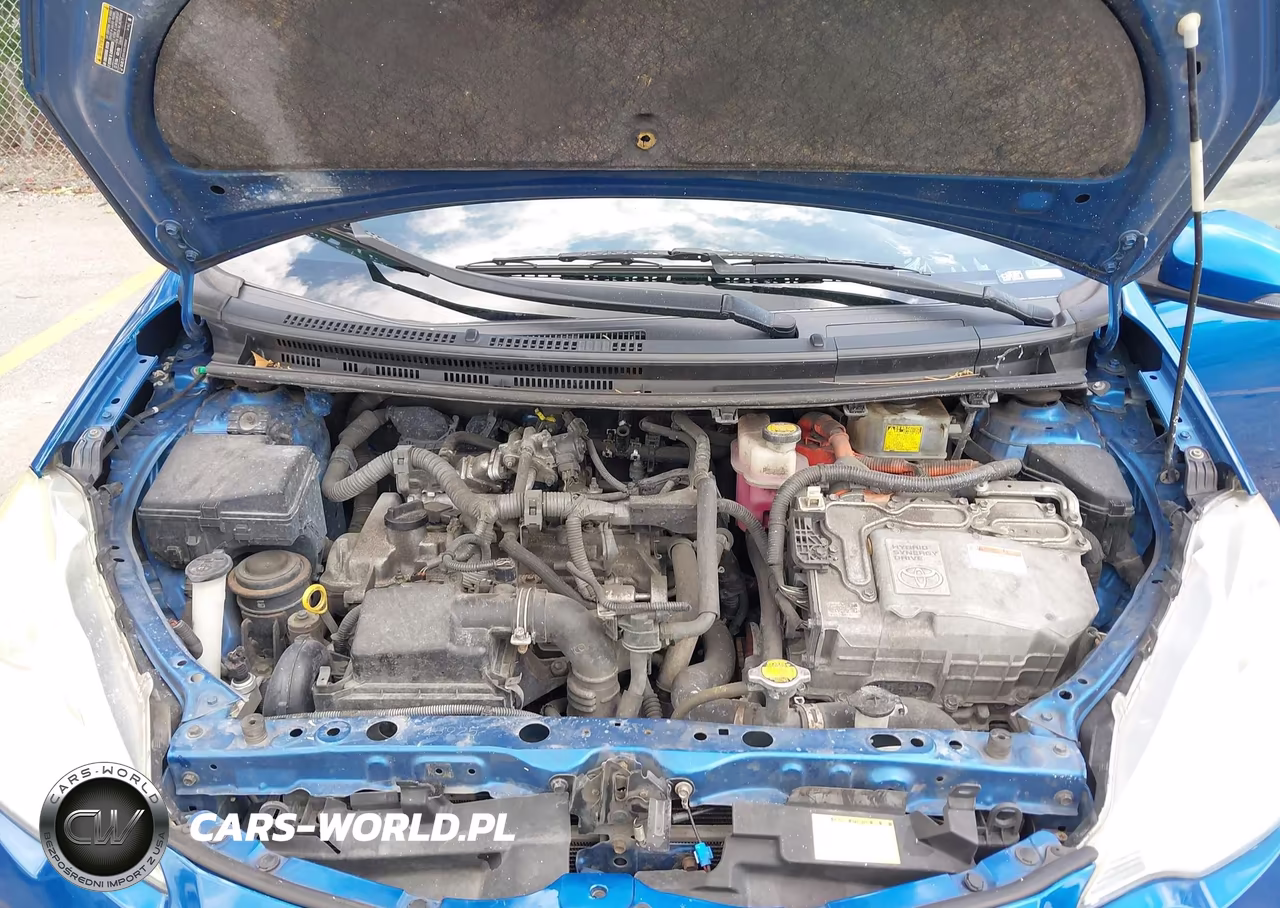 2013 Toyota Prius C Three VIN:JTDKDTB34D1055718 - 10