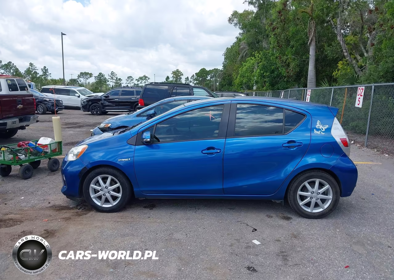 2013 Toyota Prius C Three VIN:JTDKDTB34D1055718 - 14