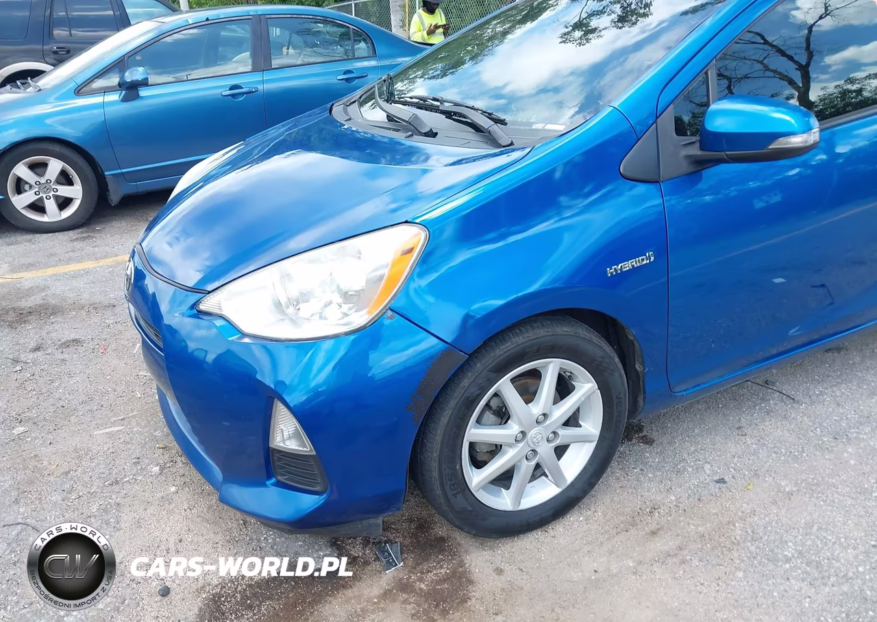 2013 Toyota Prius C Three VIN:JTDKDTB34D1055718 - 19