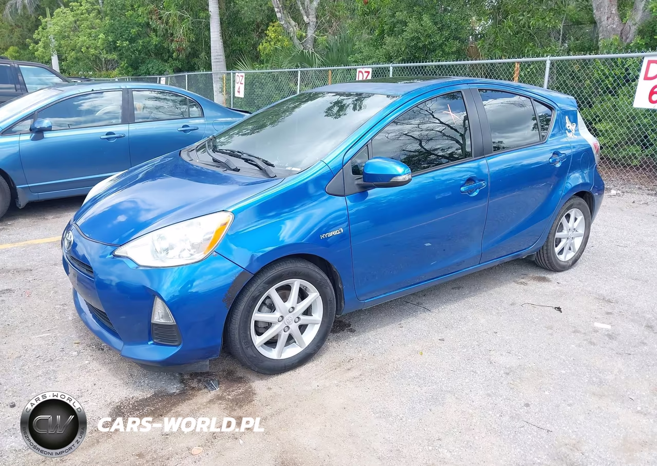 2013 Toyota Prius C Three VIN:JTDKDTB34D1055718 - 2