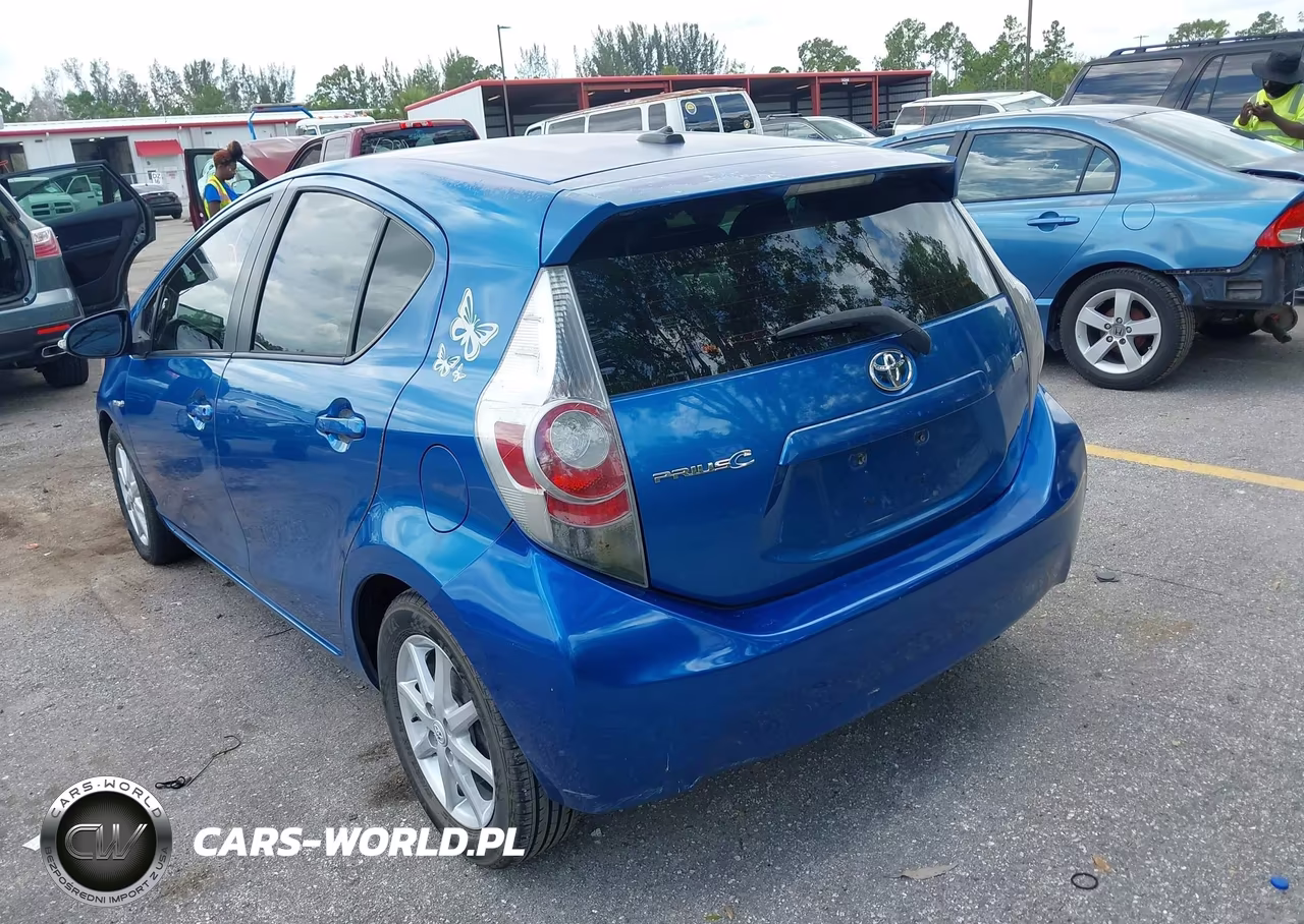 2013 Toyota Prius C Three VIN:JTDKDTB34D1055718 - 6