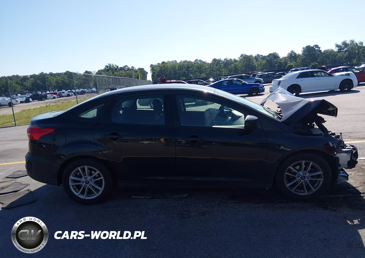 2018 Ford Focus Se VIN:1FADP3FE7JL202177 - 14