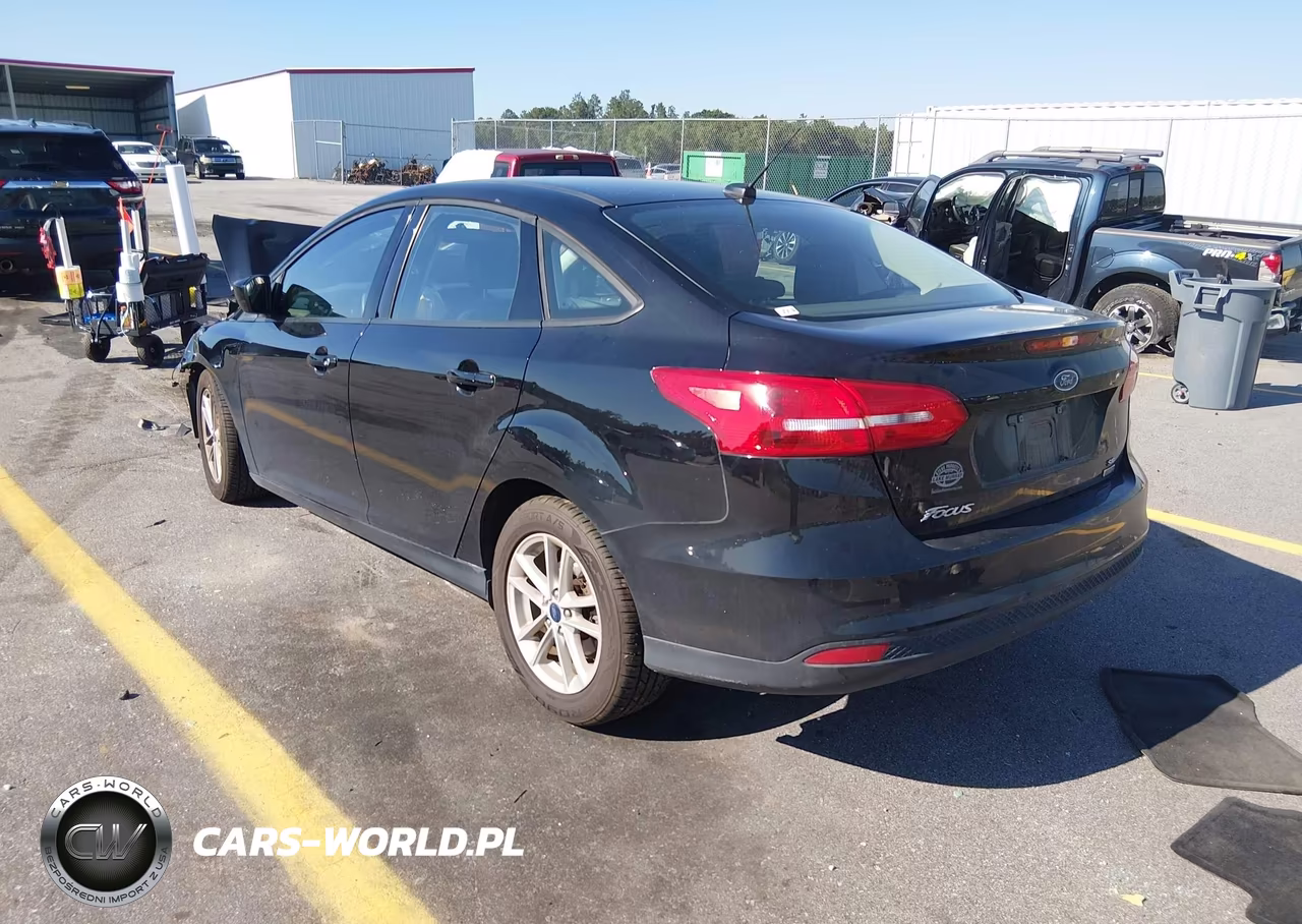 2018 Ford Focus Se VIN:1FADP3FE7JL202177 - 3