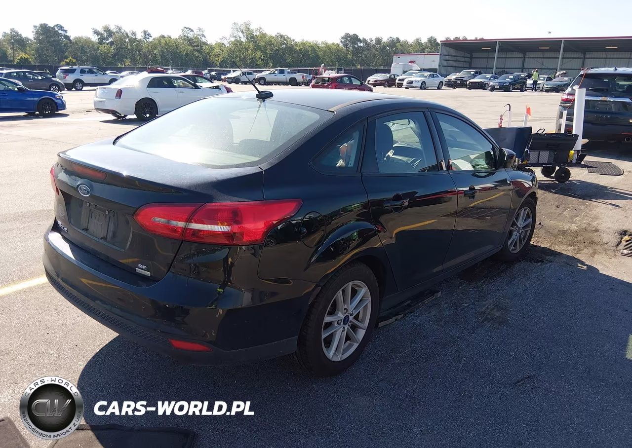 2018 Ford Focus Se VIN:1FADP3FE7JL202177 - 4