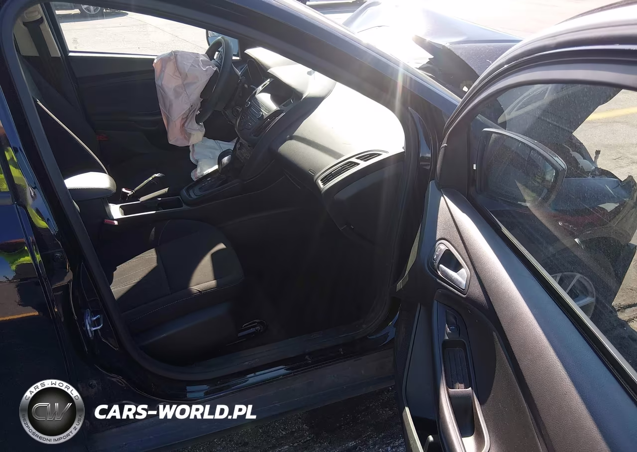 2018 Ford Focus Se VIN:1FADP3FE7JL202177 - 5