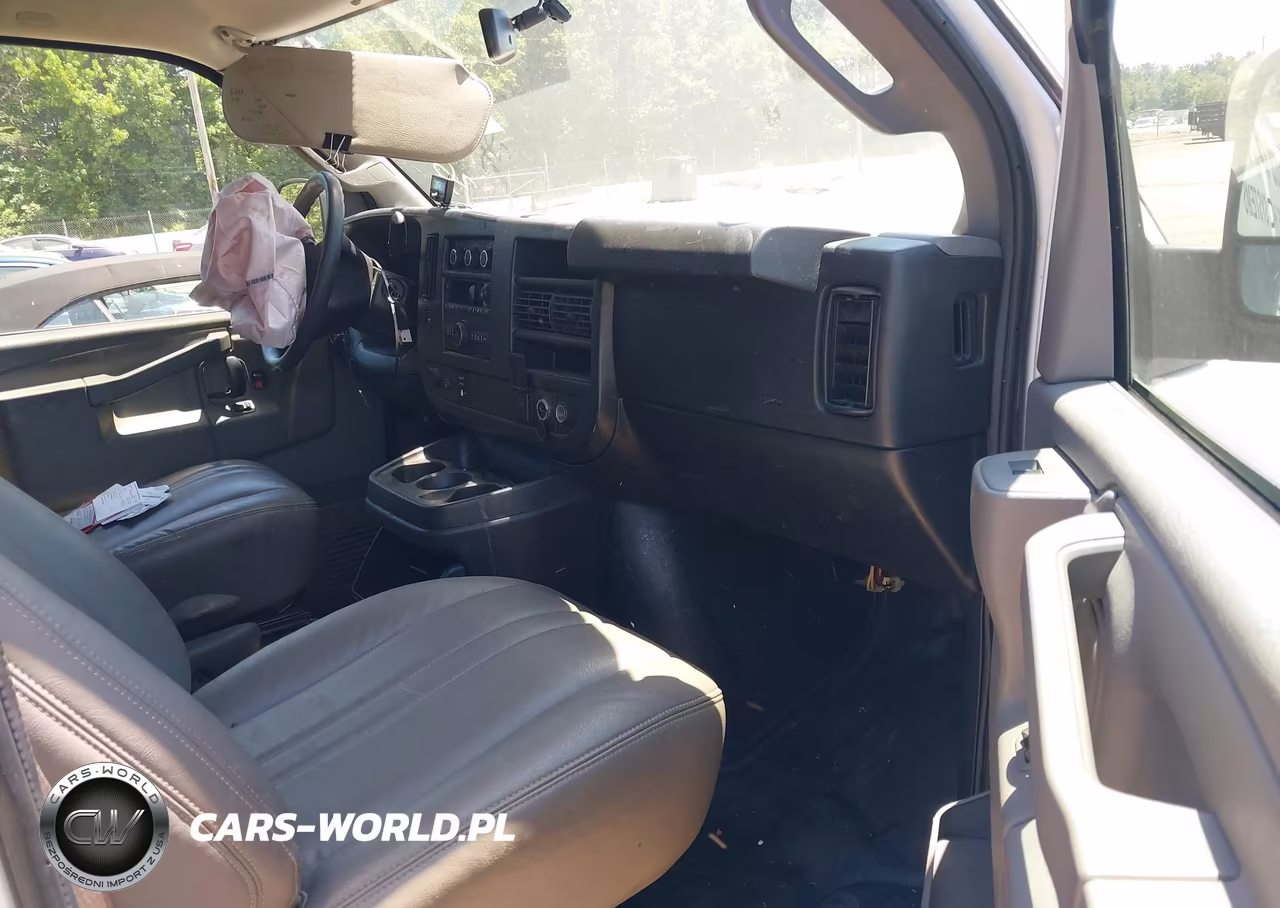 2017 Chevrolet Express 3500 Work Van VIN:1GCZGGFG0H1339122 - 5