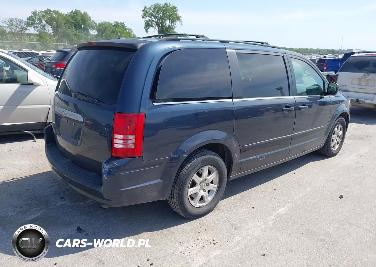 2008 Chrysler Town & Country Touring VIN:2A8HR54P78R695858 - 4