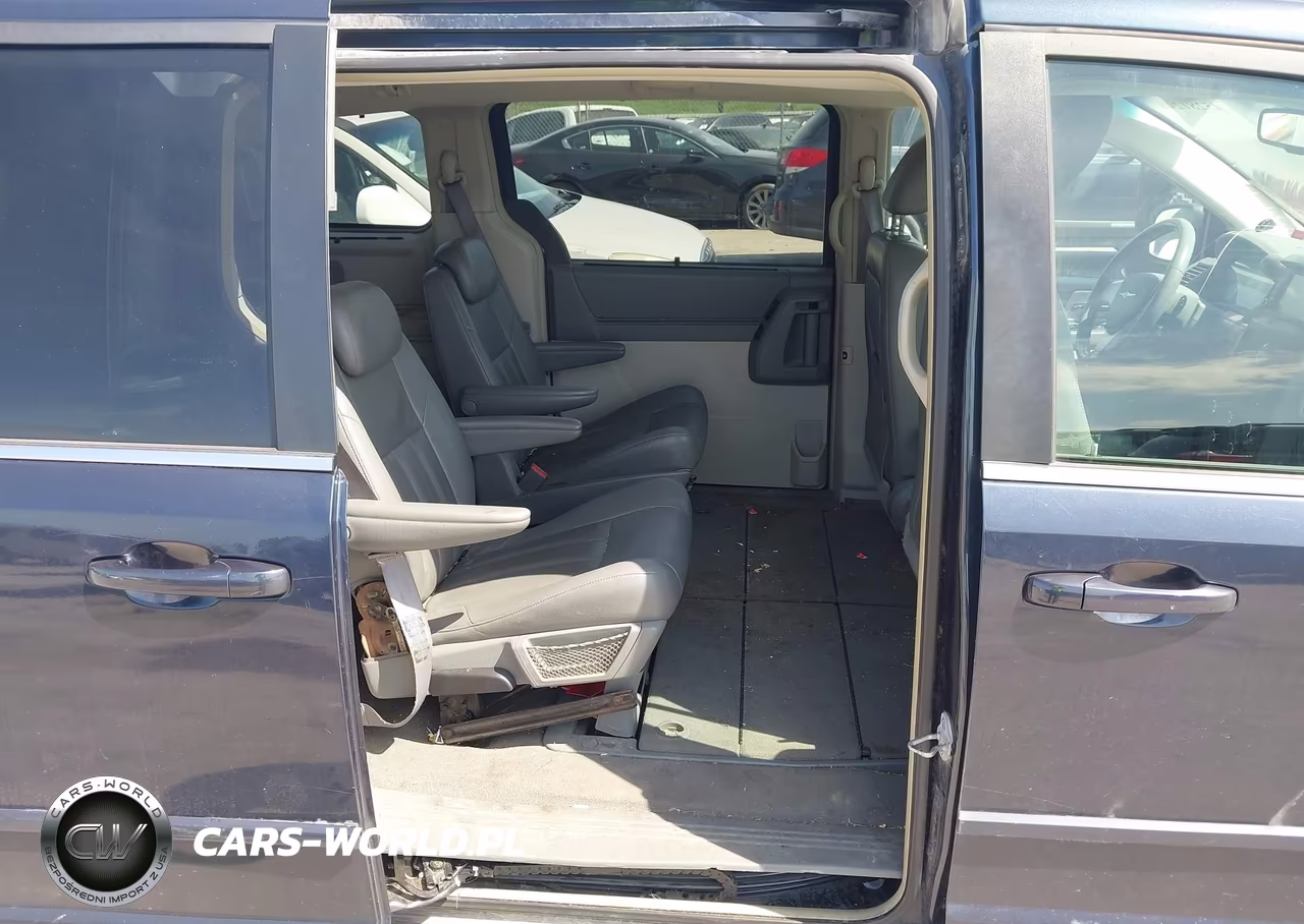 2008 Chrysler Town & Country Touring VIN:2A8HR54P78R695858 - 8
