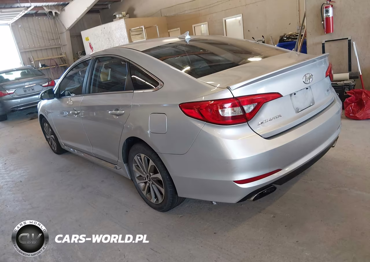 2015 Hyundai Sonata Sport VIN:5NPE34AF2FH032516 - 3