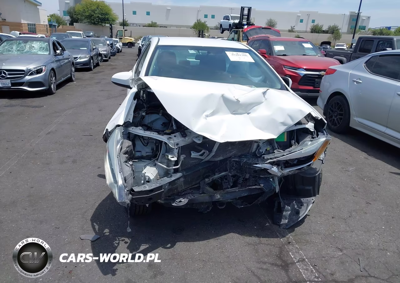 2015 Toyota Corolla Le Plus VIN:5YFBURHE2FP357843 - 12
