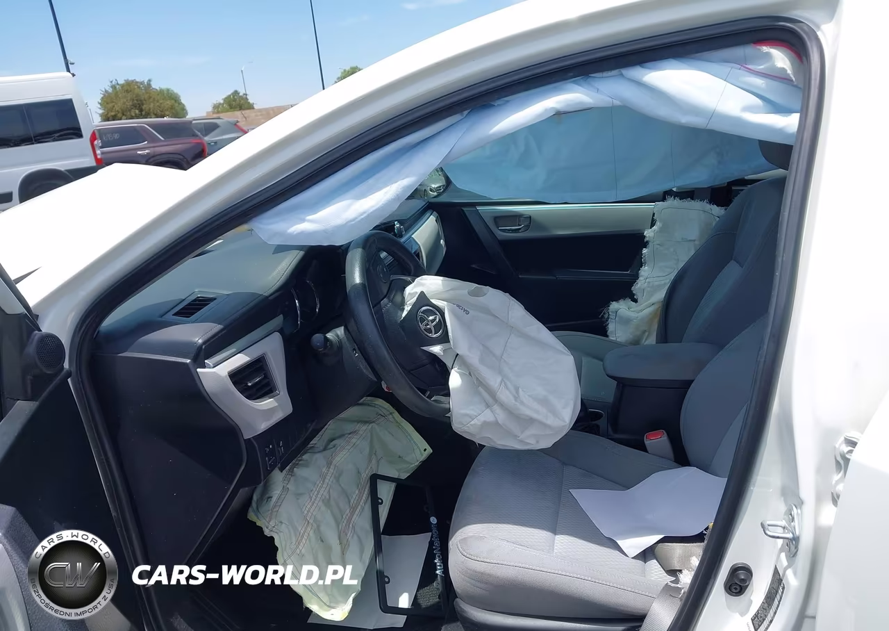 2015 Toyota Corolla Le Plus VIN:5YFBURHE2FP357843 - 5