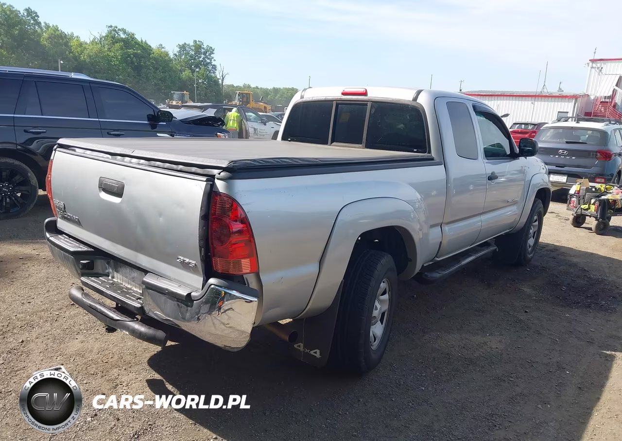 2008 Toyota Tacoma VIN:5TEUX42N38Z475621 - 4
