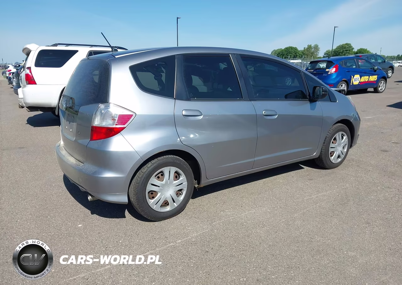 2009 Honda Fit VIN:JHMGE88229S005740 - 4