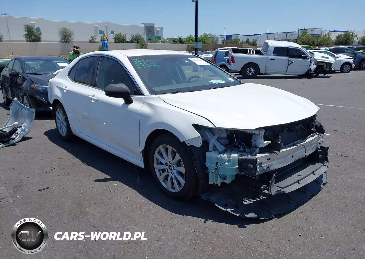 2018 Toyota Camry Le – zdjęcie 1 z 19