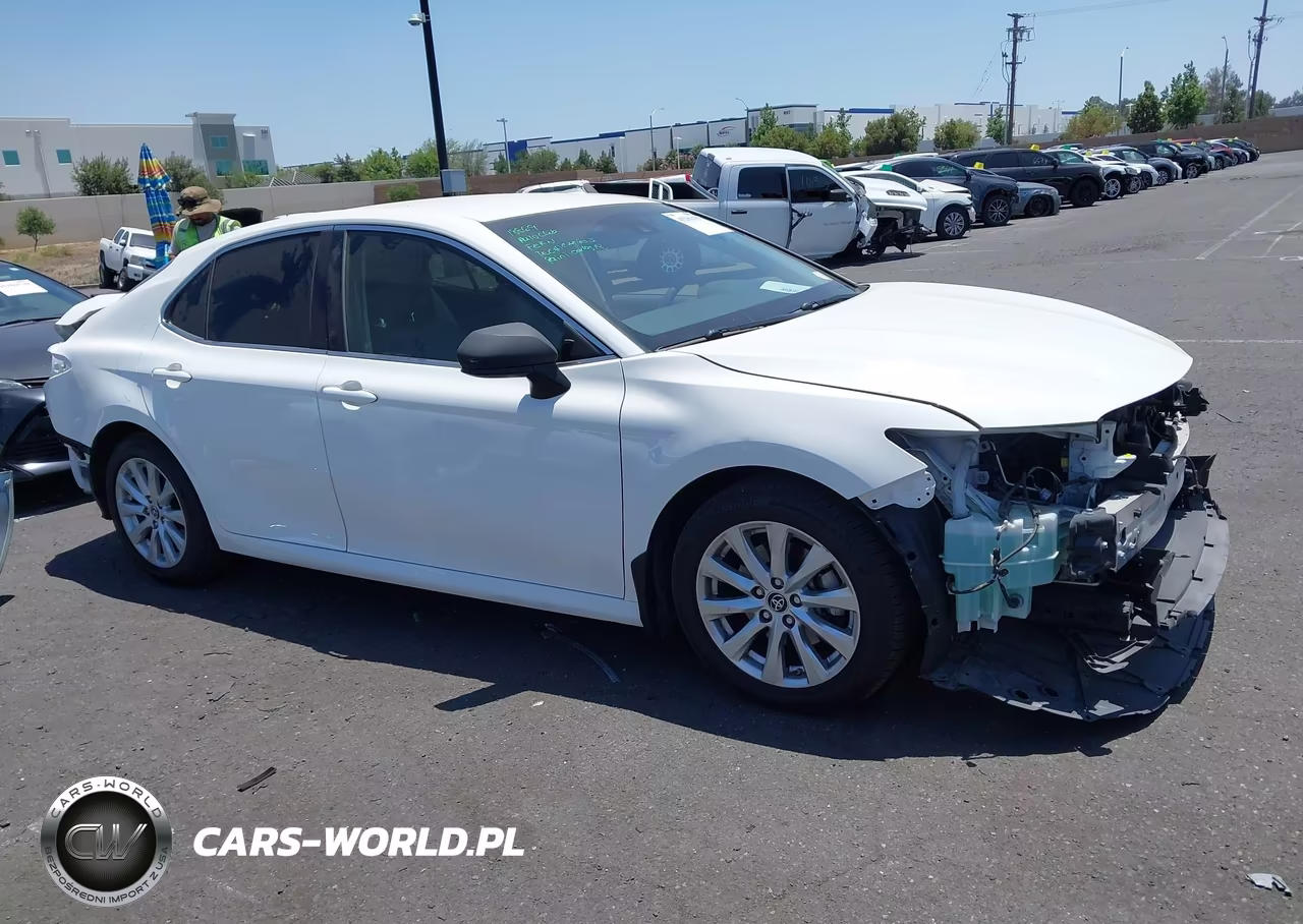 2018 Toyota Camry Le VIN:JTNB11HK7J3005340 - 14