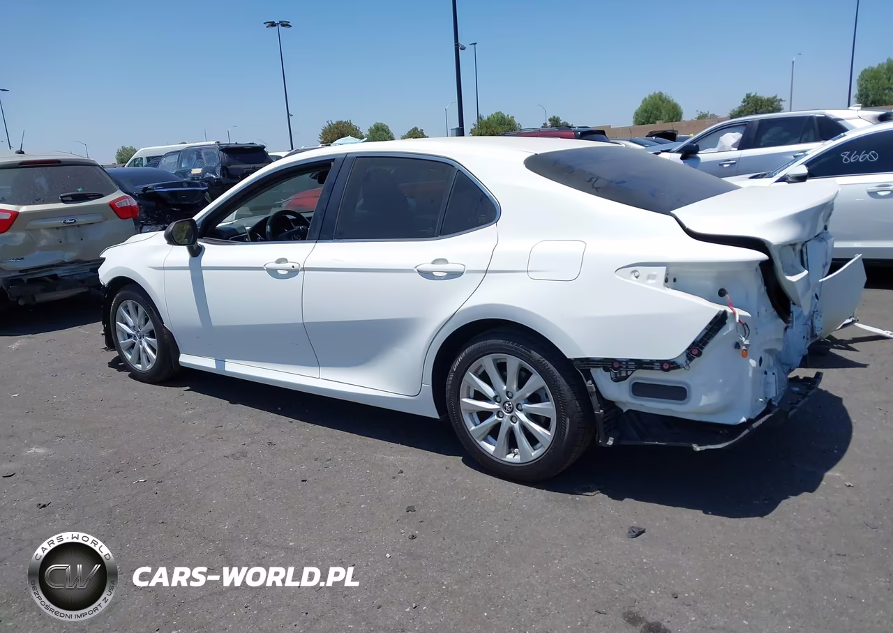 2018 Toyota Camry Le VIN:JTNB11HK7J3005340 - 15