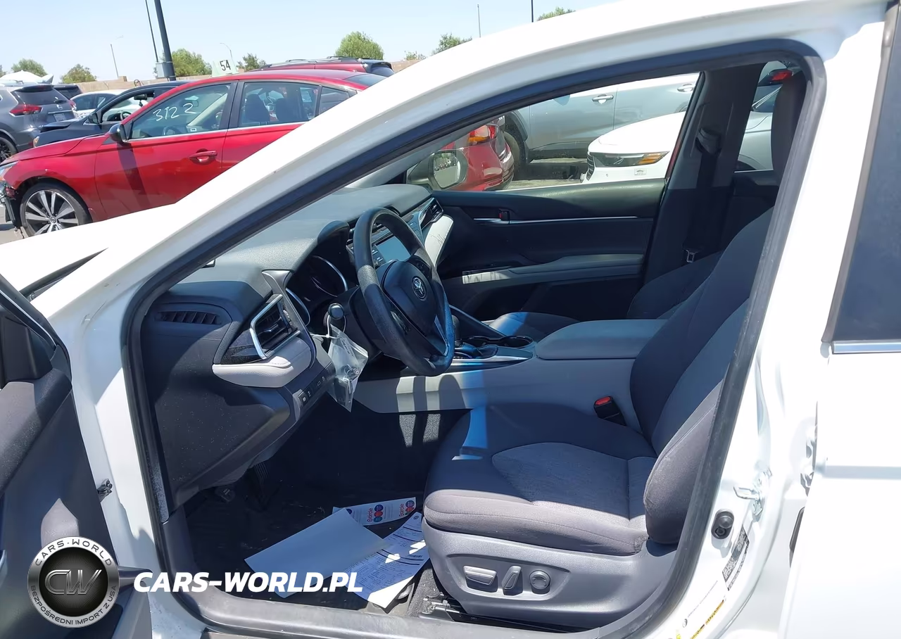 2018 Toyota Camry Le VIN:JTNB11HK7J3005340 - 5