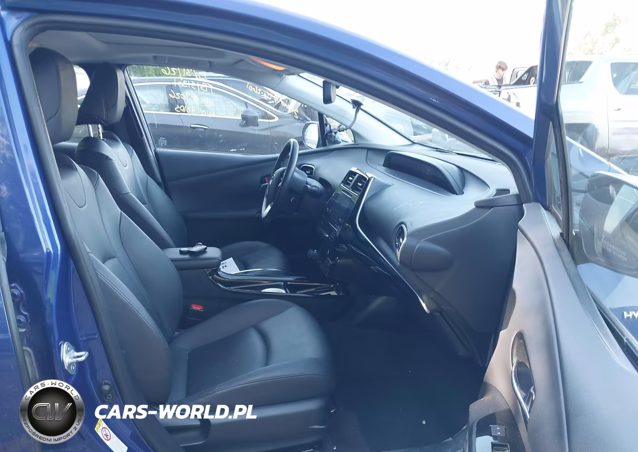 2017 Toyota Prius Four VIN:JTDKARFU0H3529026 - 5
