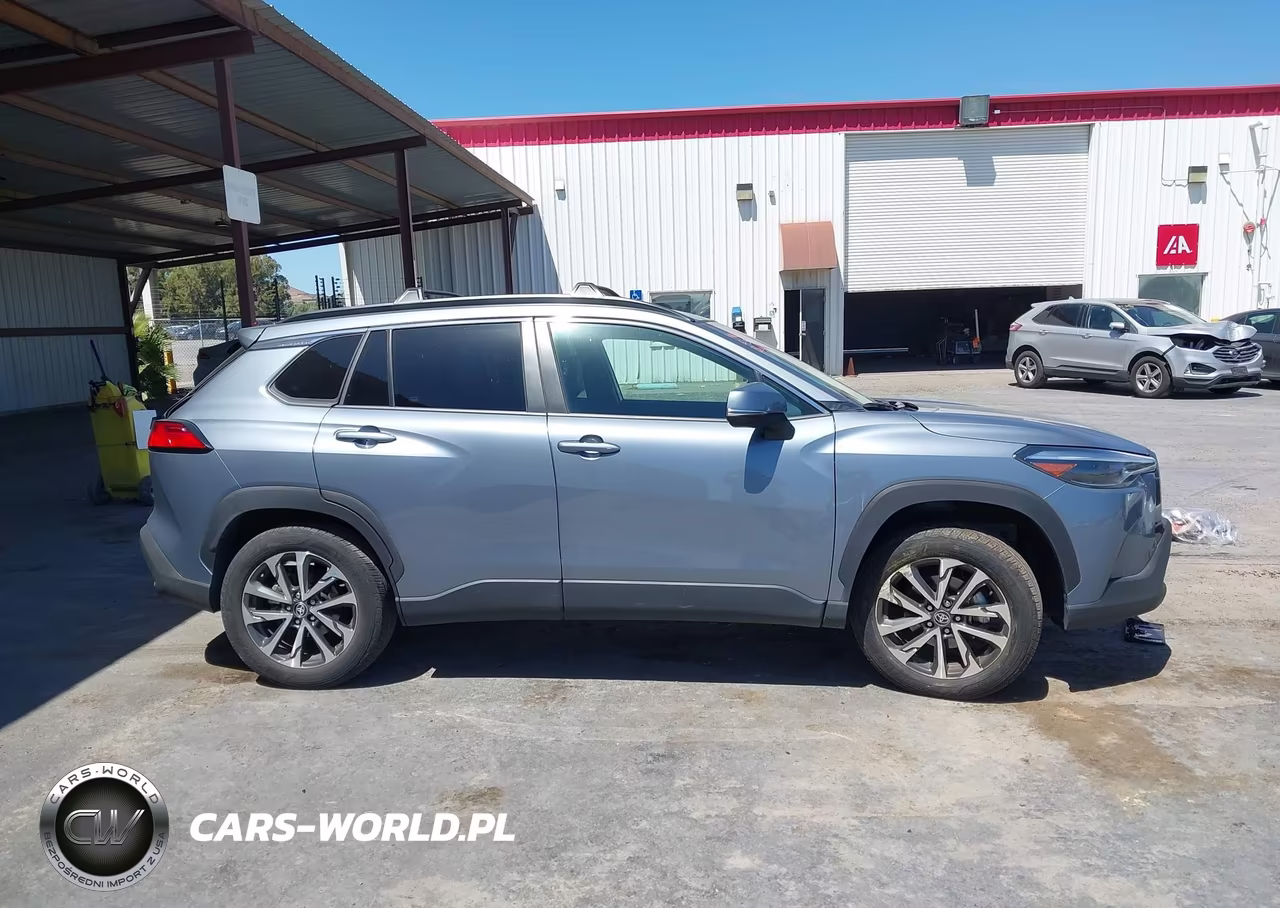 2022 Toyota Corolla Cross Xle VIN:7MUDAAAG0NV033199 - 13
