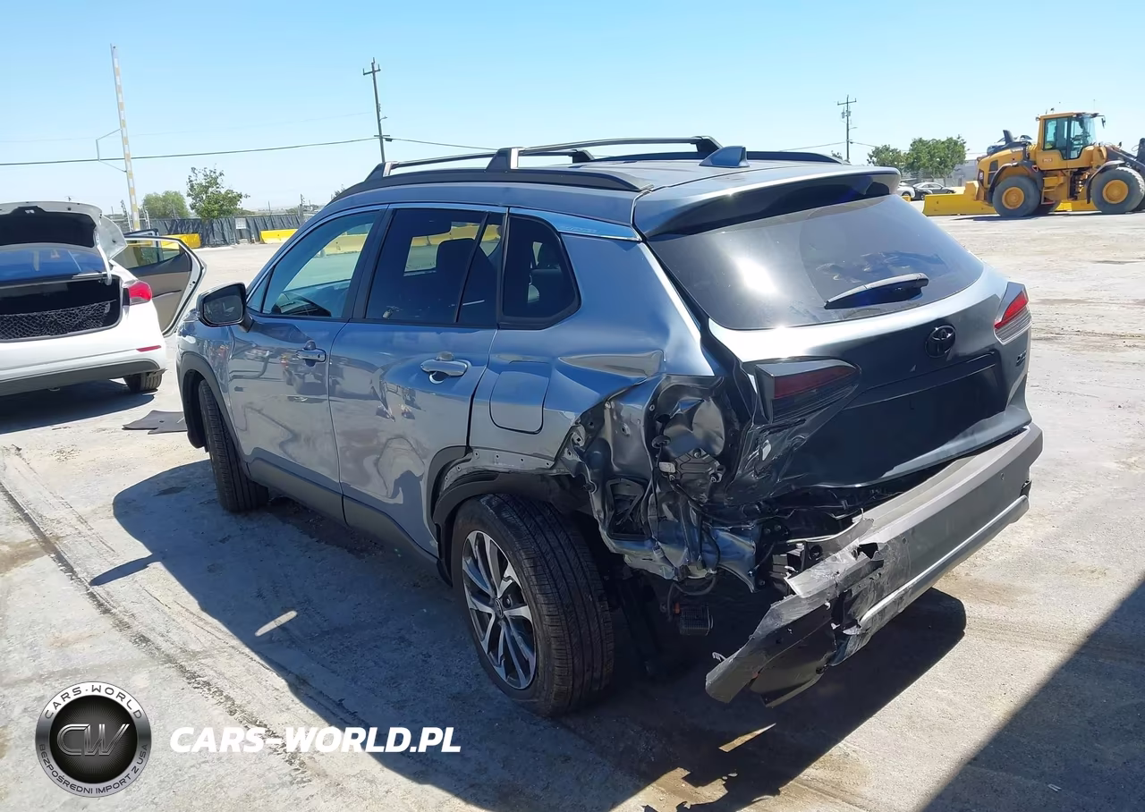 2022 Toyota Corolla Cross Xle VIN:7MUDAAAG0NV033199 - 3