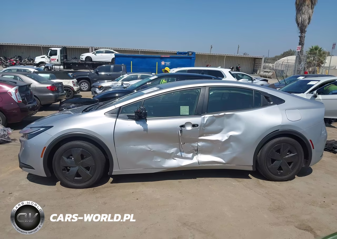 2025 Toyota Prius Le VIN:JTDACAAU5S3061655 - 14