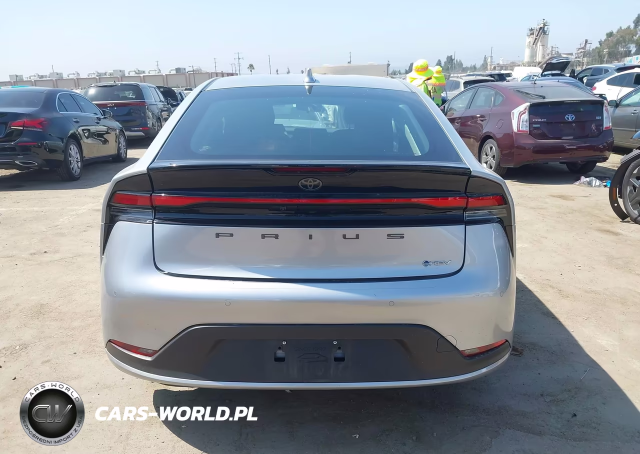 2025 Toyota Prius Le VIN:JTDACAAU5S3061655 - 16