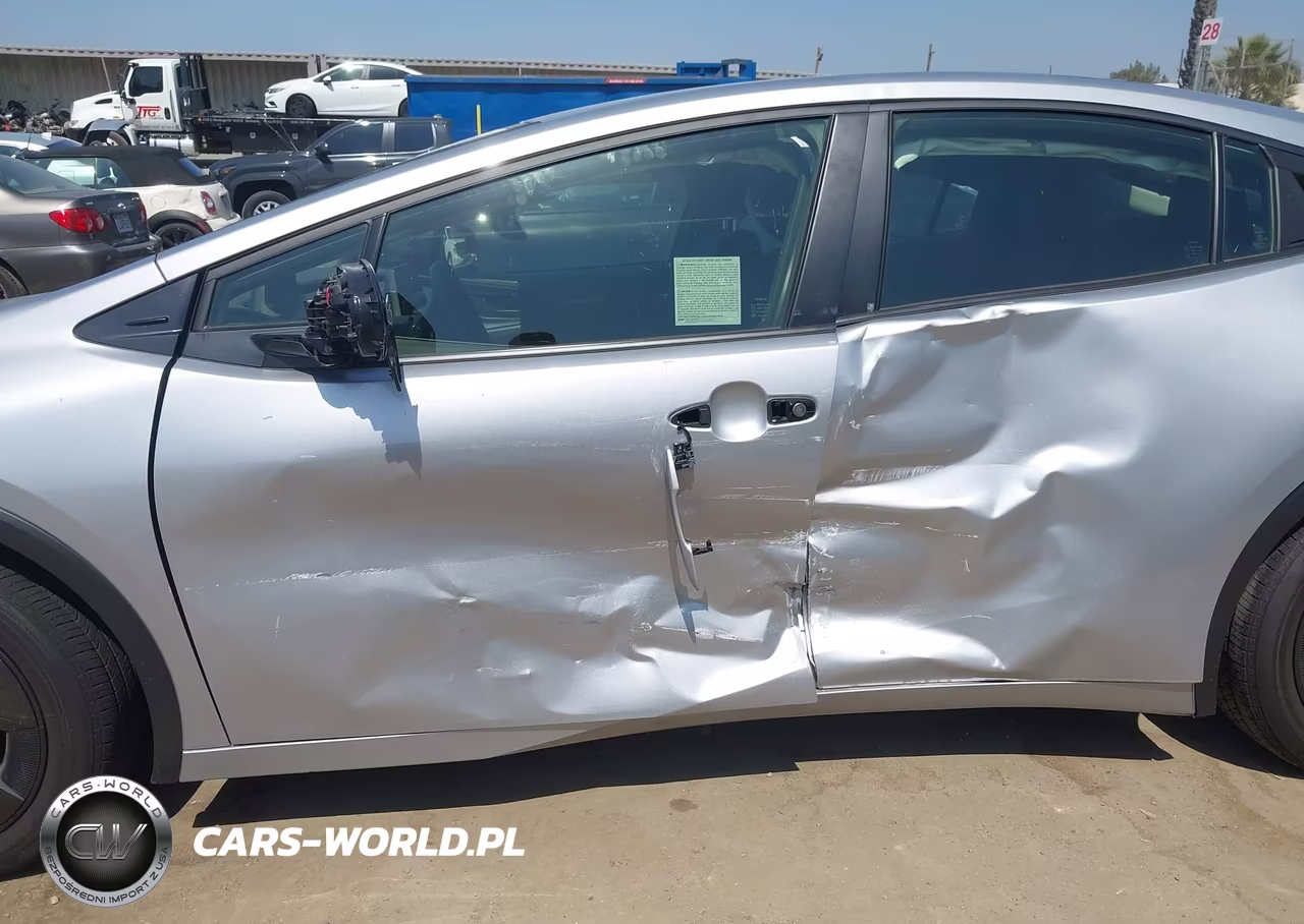 2025 Toyota Prius Le VIN:JTDACAAU5S3061655 - 6