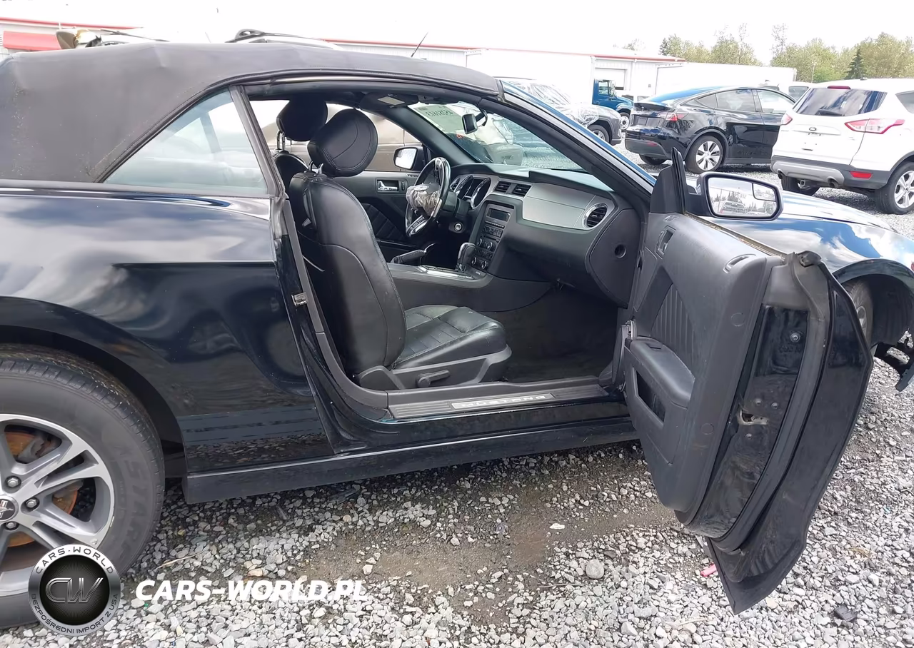 2014 Ford Mustang V6 Premium VIN:1ZVBP8EM1E5265144 - 5