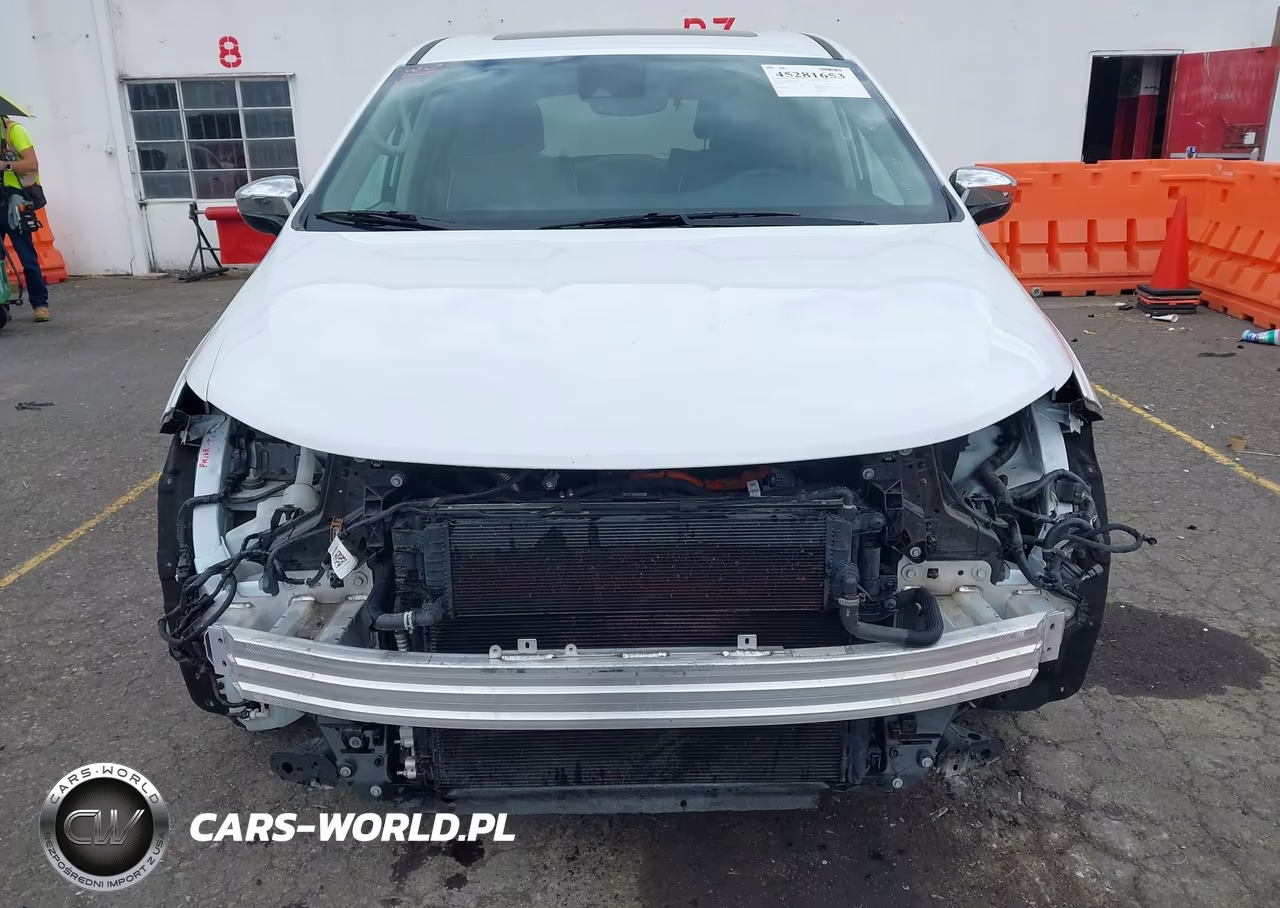 2023 Chrysler Pacifica Hybrid Limited VIN:2C4RC1S72PR542053 - 13