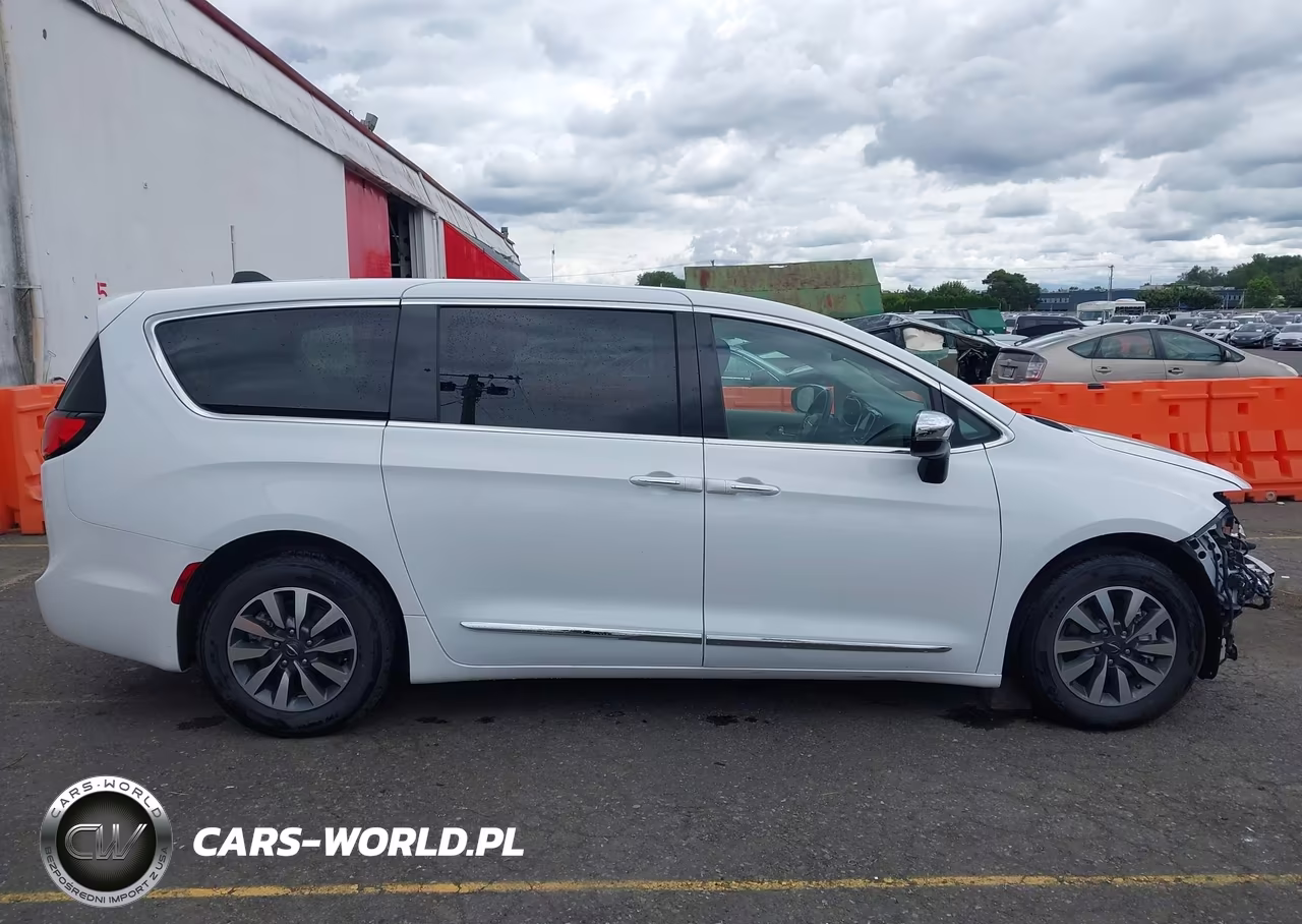 2023 Chrysler Pacifica Hybrid Limited VIN:2C4RC1S72PR542053 - 14