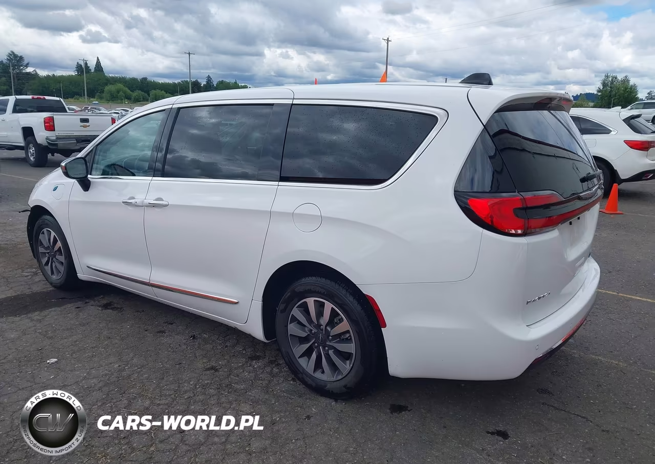 2023 Chrysler Pacifica Hybrid Limited VIN:2C4RC1S72PR542053 - 3
