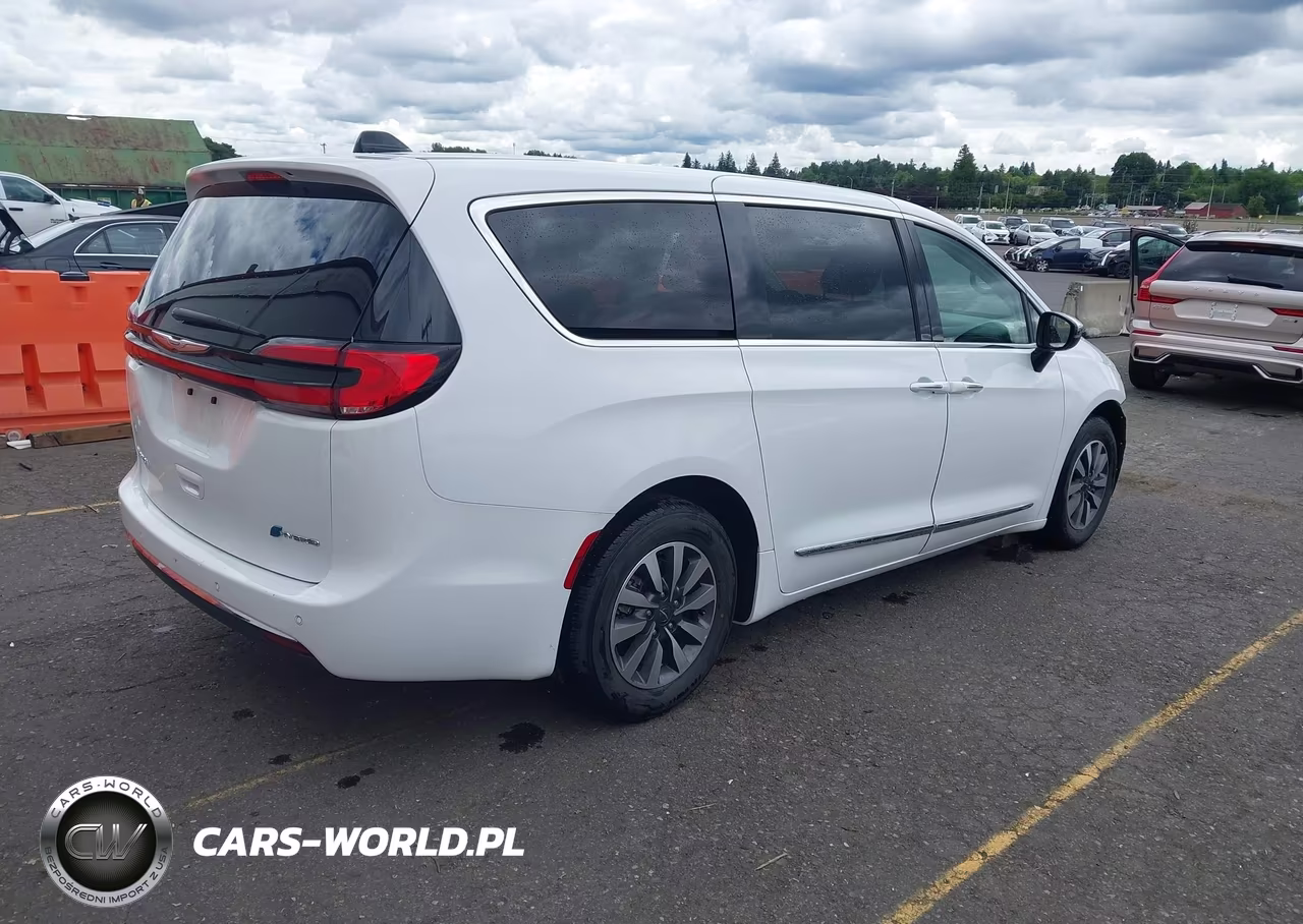 2023 Chrysler Pacifica Hybrid Limited VIN:2C4RC1S72PR542053 - 4