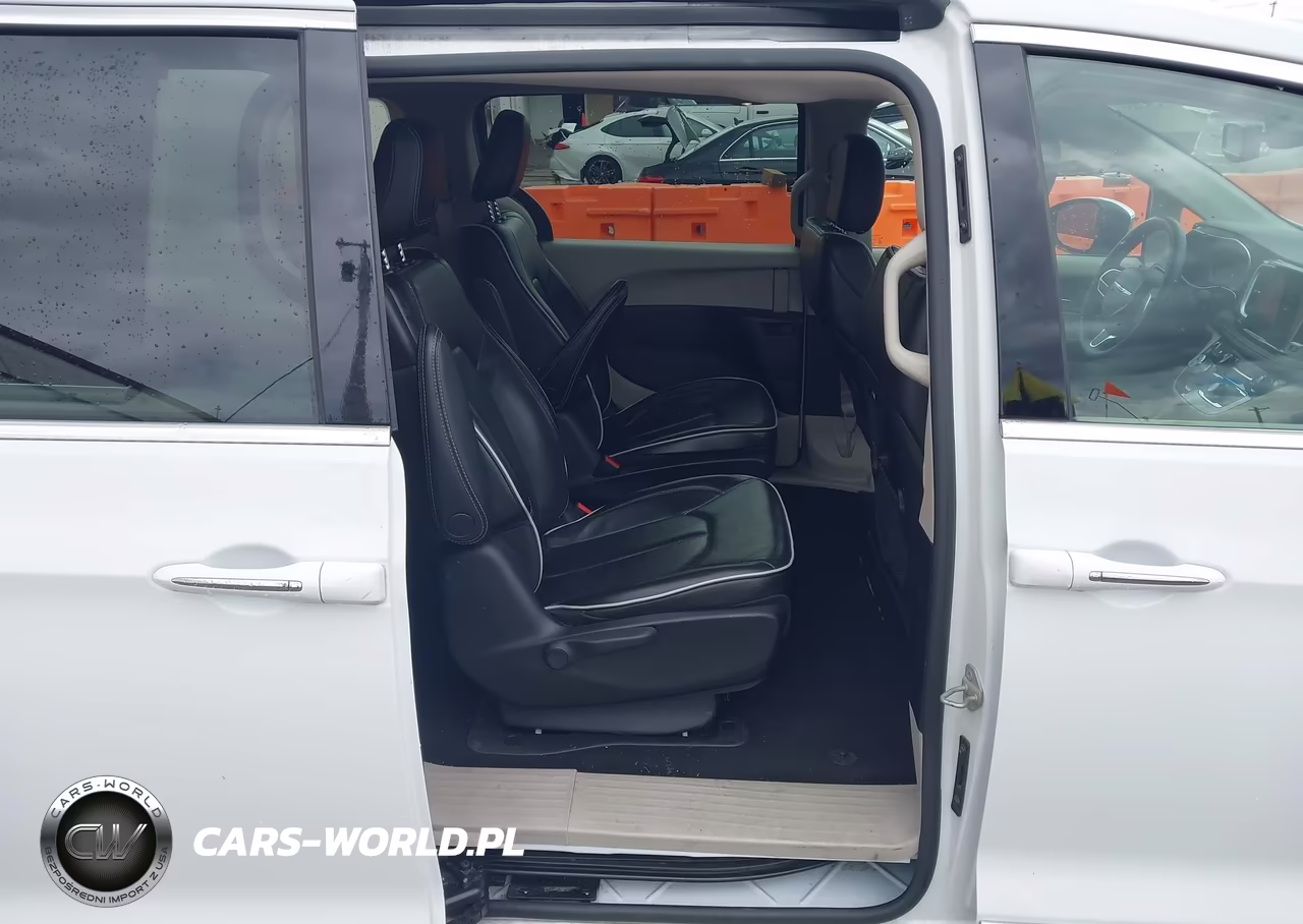 2023 Chrysler Pacifica Hybrid Limited VIN:2C4RC1S72PR542053 - 8