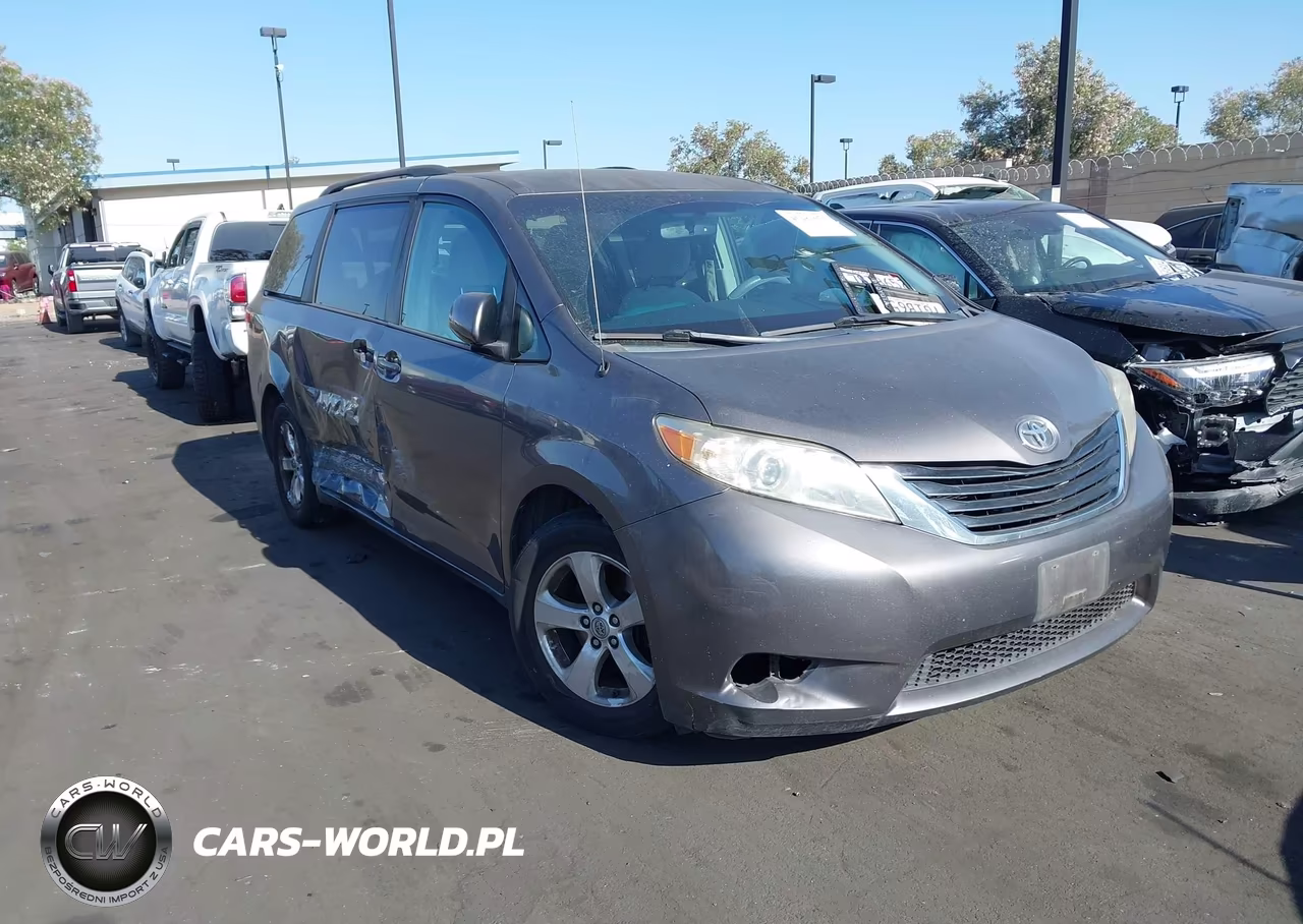 2013 Toyota Sienna Le V6 8 Passenger – zdjęcie 1 z 16