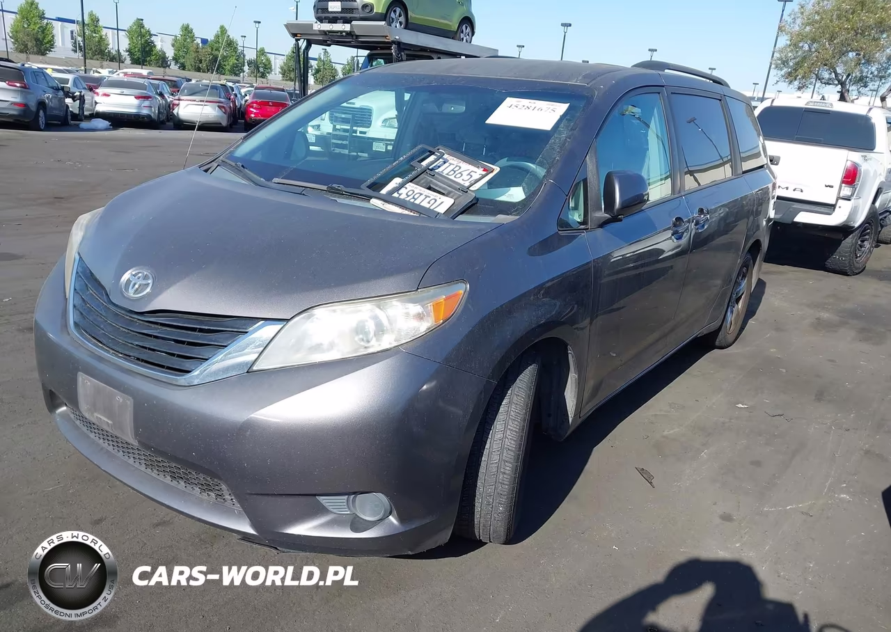2013 Toyota Sienna Le V6 8 Passenger VIN:5TDKK3DC0DS385393 - 2