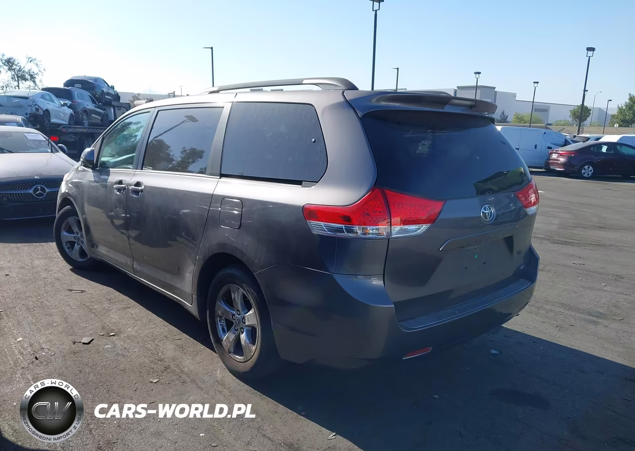 2013 Toyota Sienna Le V6 8 Passenger VIN:5TDKK3DC0DS385393 - 3