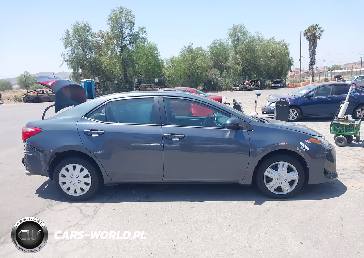2017 Toyota Corolla Le VIN:5YFBURHE3HP713686 - 13