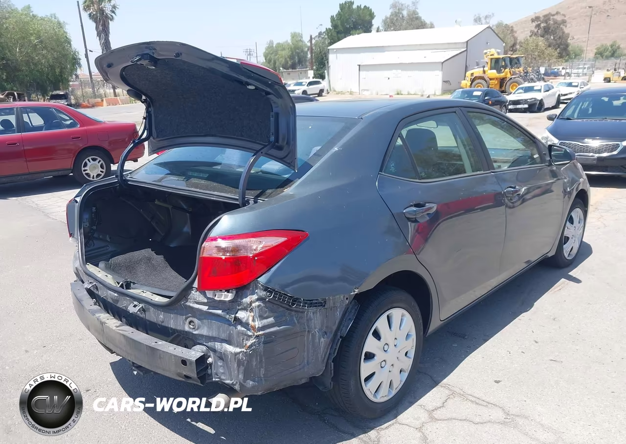 2017 Toyota Corolla Le VIN:5YFBURHE3HP713686 - 4
