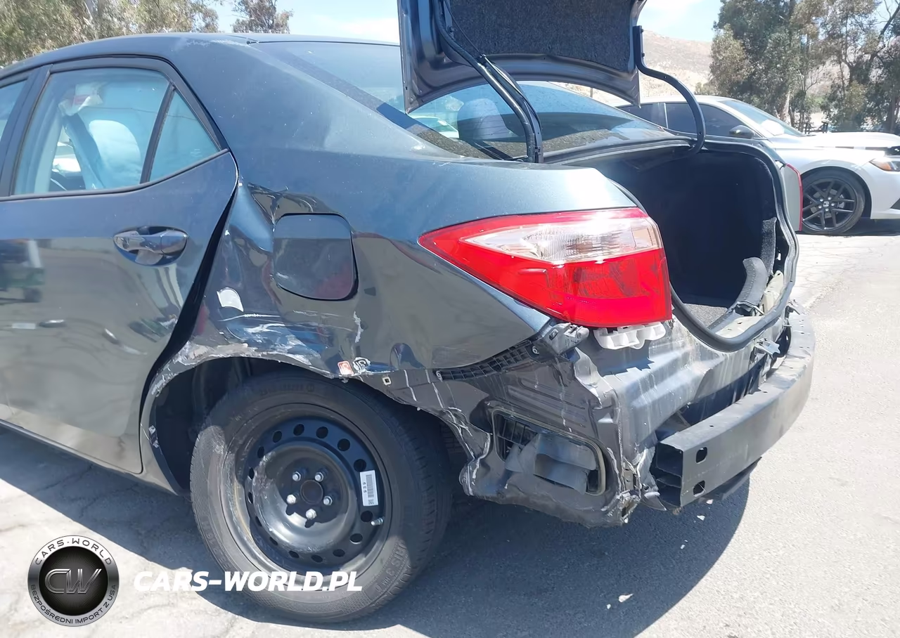 2017 Toyota Corolla Le VIN:5YFBURHE3HP713686 - 6