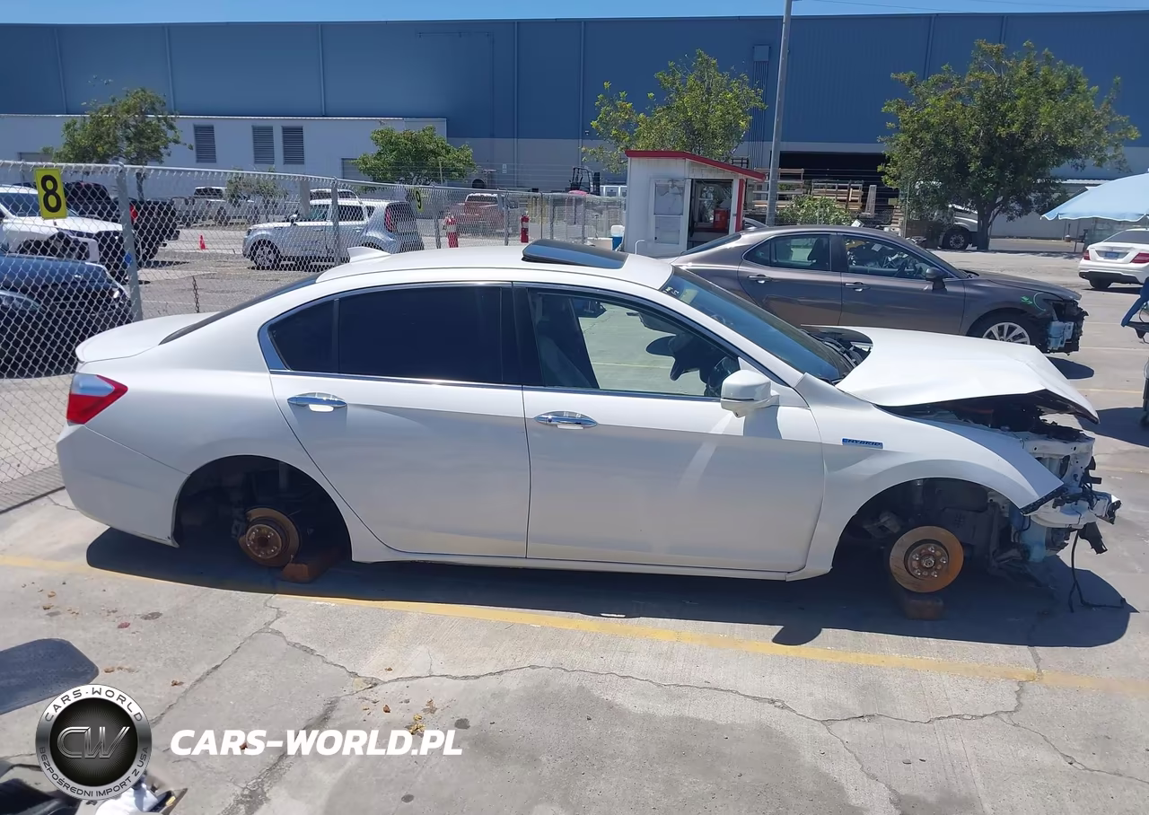 2015 Honda Accord Hybrid Touring VIN:1HGCR6F77FA013925 - 13