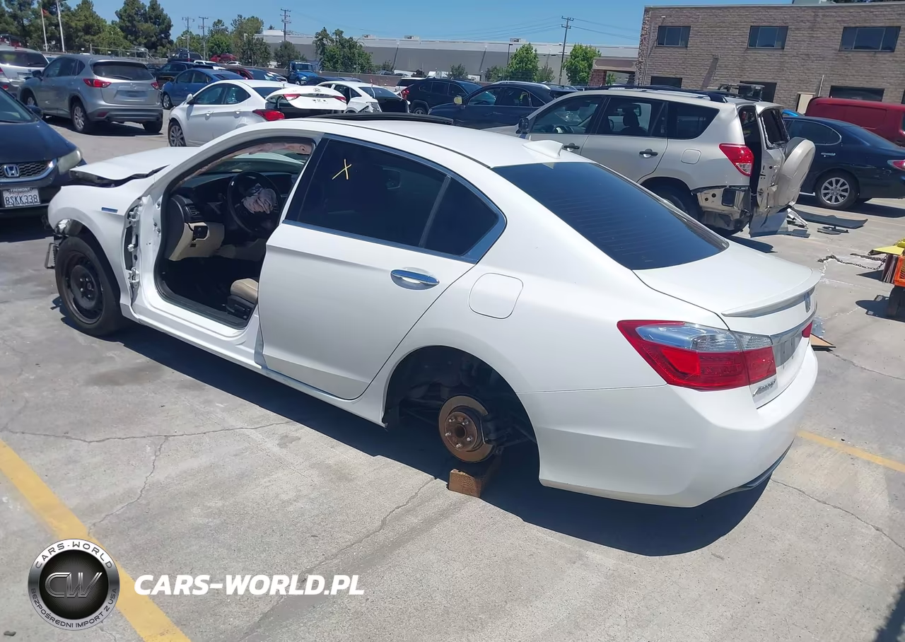 2015 Honda Accord Hybrid Touring VIN:1HGCR6F77FA013925 - 3