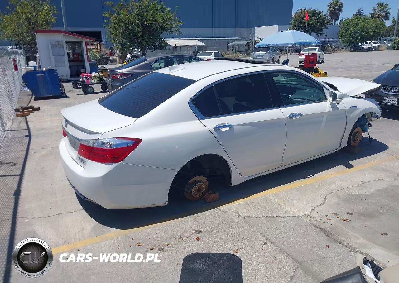 2015 Honda Accord Hybrid Touring VIN:1HGCR6F77FA013925 - 4