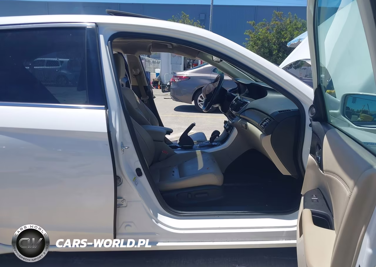 2015 Honda Accord Hybrid Touring VIN:1HGCR6F77FA013925 - 5