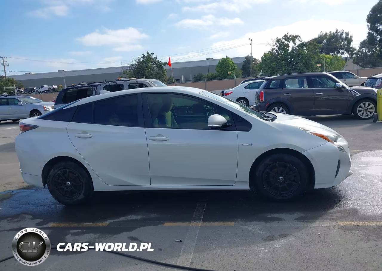2017 Toyota Prius Two VIN:JTDKBRFU4H3566450 - 13