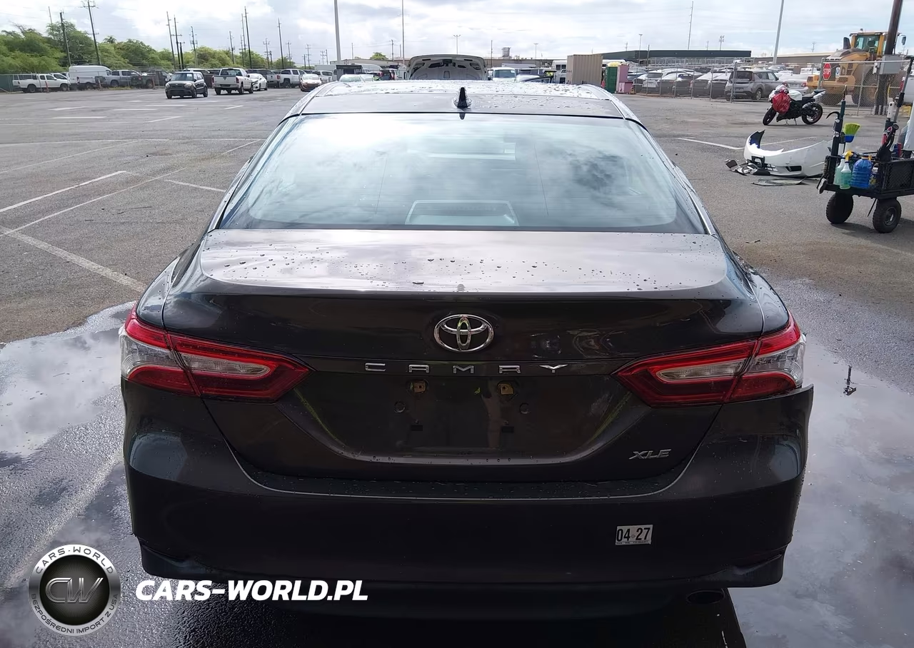 2018 Toyota Camry Xle VIN:4T1B11HK4JU136171 - 17
